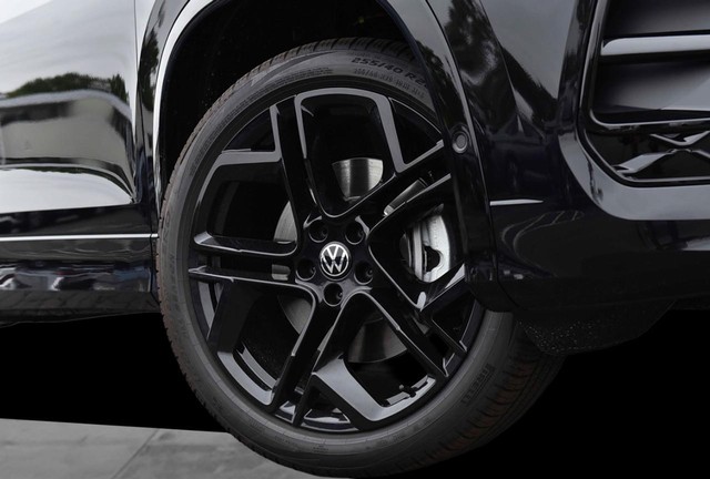 Volkswagen Tiguan Vehicle Image 03