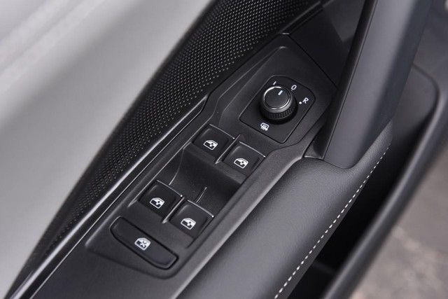 Volkswagen Tiguan Vehicle Image 08