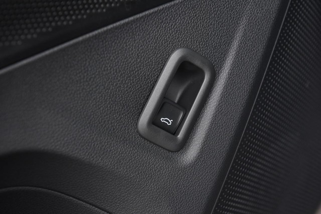 Volkswagen Tiguan Vehicle Image 09