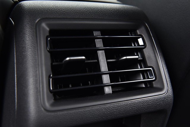 Volkswagen Tiguan Vehicle Image 23