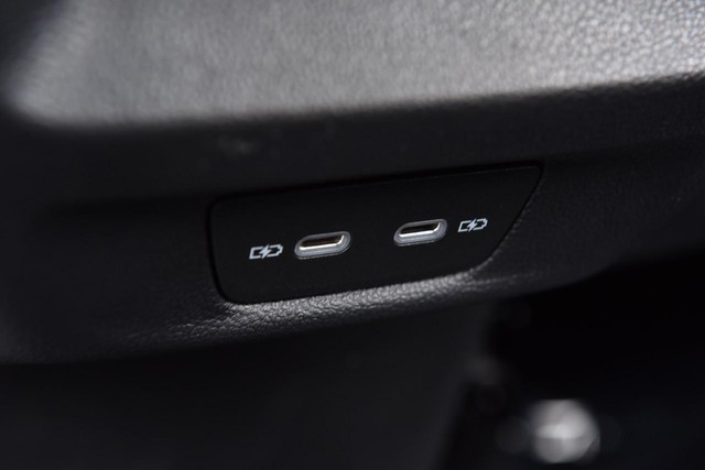 Volkswagen Tiguan Vehicle Image 24