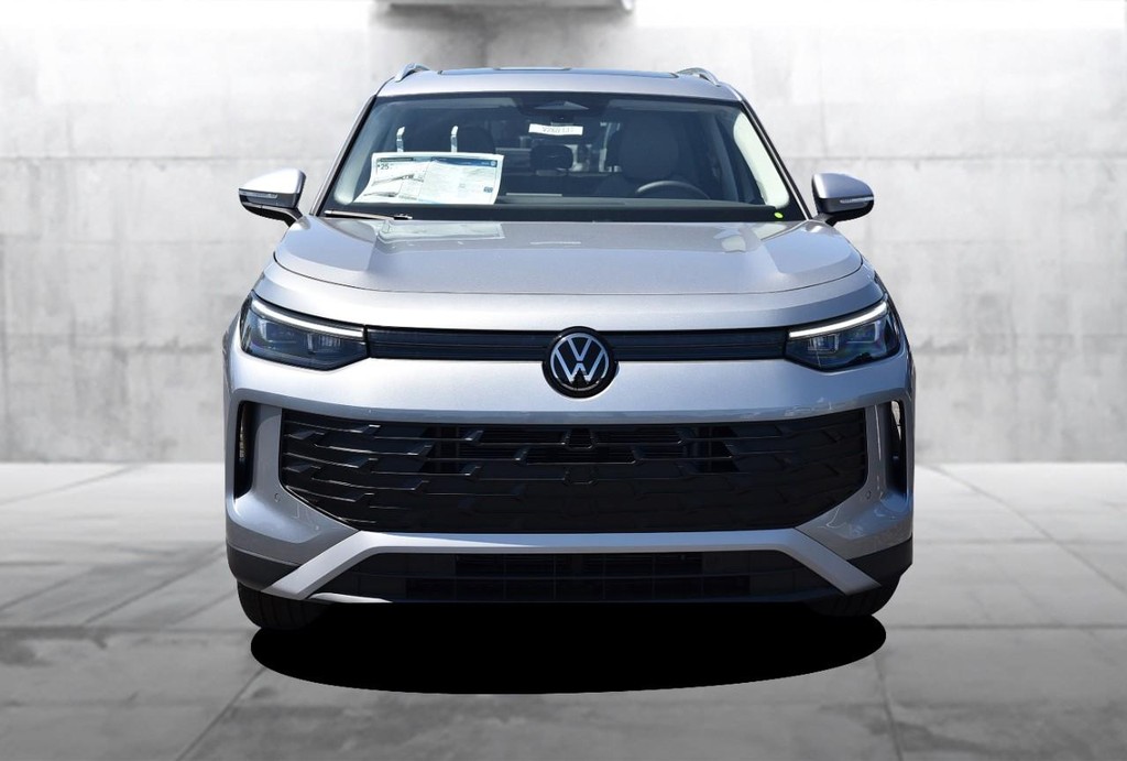 Volkswagen Tiguan Vehicle Full-screen Gallery Image 4