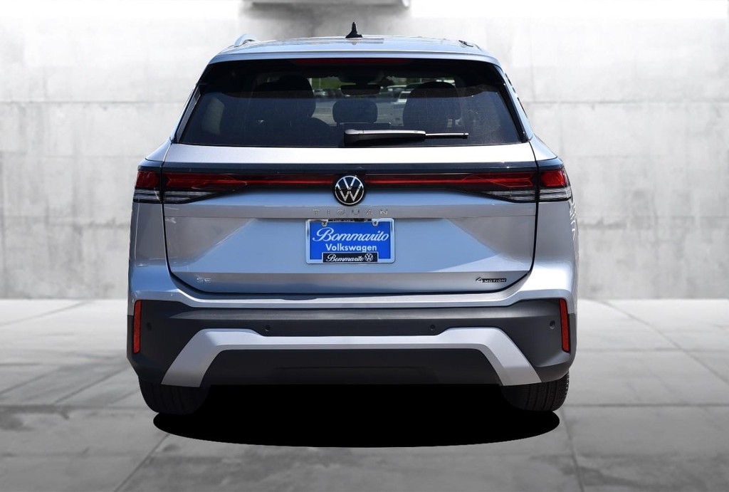 Volkswagen Tiguan Vehicle Full-screen Gallery Image 6