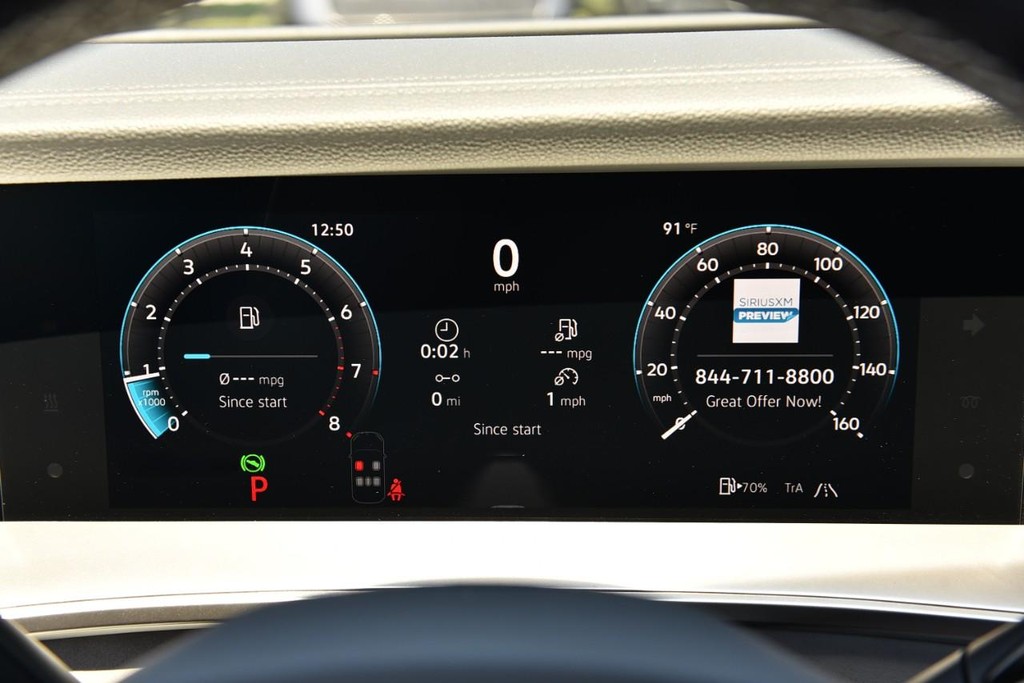 Volkswagen Tiguan Vehicle Full-screen Gallery Image 12