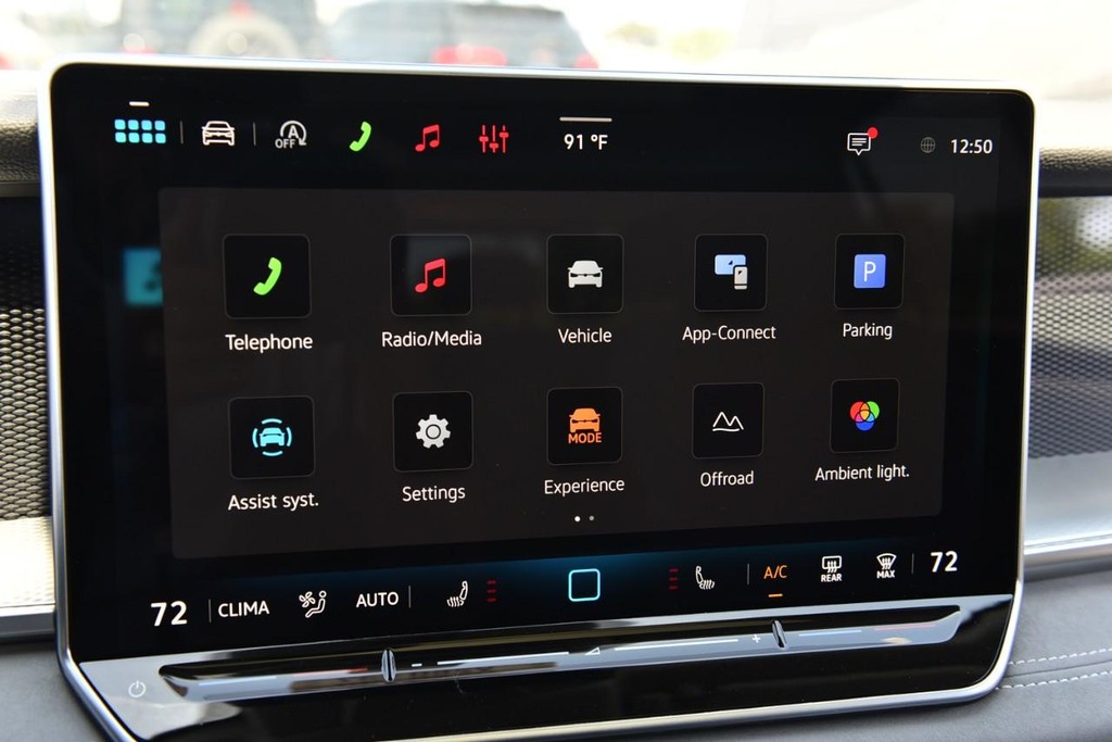 Volkswagen Tiguan Vehicle Full-screen Gallery Image 15