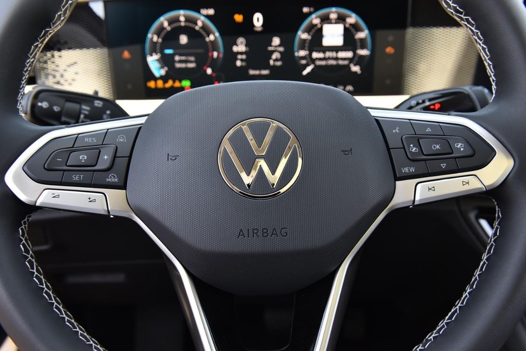 Volkswagen Tiguan Vehicle Full-screen Gallery Image 18