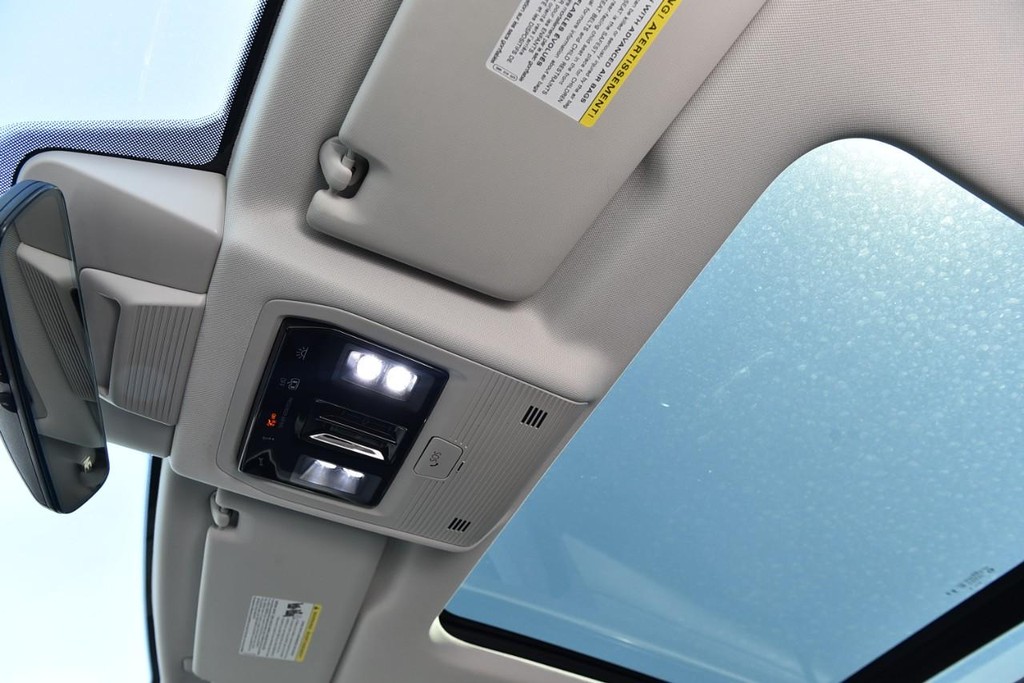 Volkswagen Tiguan Vehicle Full-screen Gallery Image 21