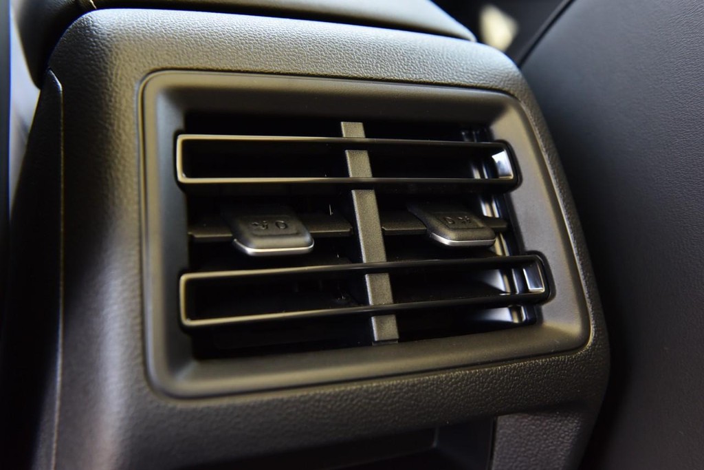 Volkswagen Tiguan Vehicle Full-screen Gallery Image 23