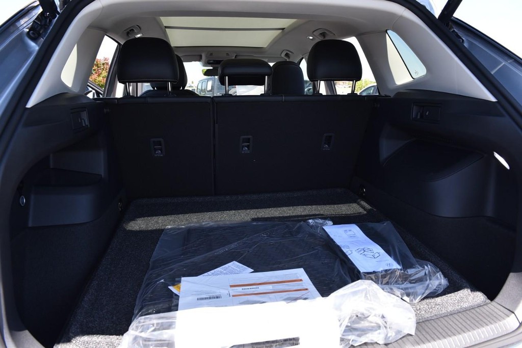 Volkswagen Tiguan Vehicle Full-screen Gallery Image 25