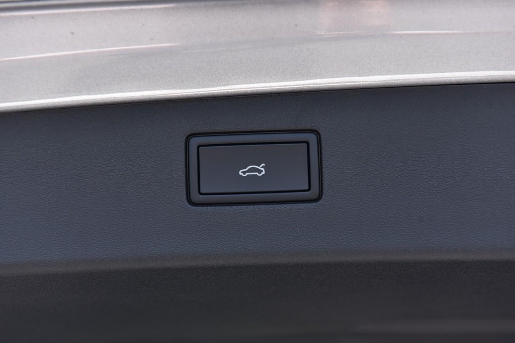 Volkswagen Tiguan Vehicle Full-screen Gallery Image 26