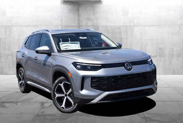 Volkswagen Tiguan Vehicle Image 02
