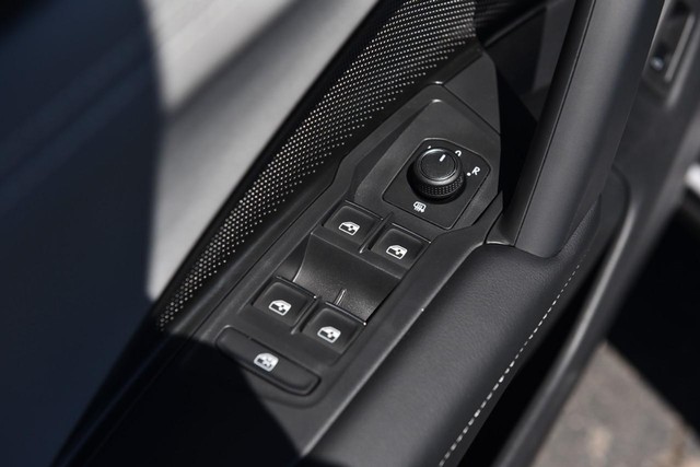 Volkswagen Tiguan Vehicle Image 08