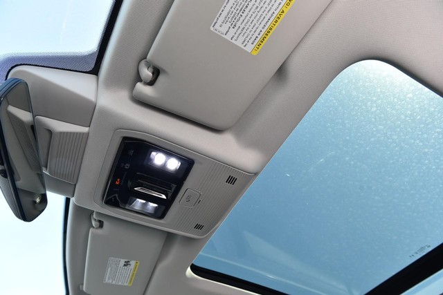 Volkswagen Tiguan Vehicle Image 21