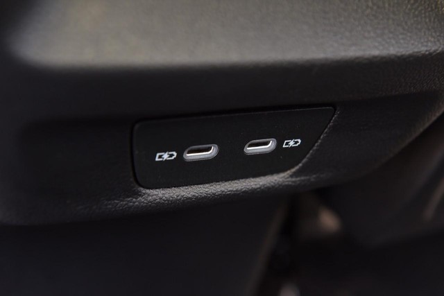 Volkswagen Tiguan Vehicle Image 24