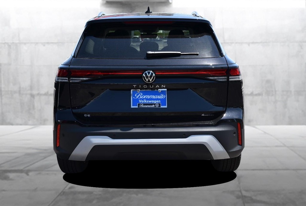 Volkswagen Tiguan Vehicle Full-screen Gallery Image 6