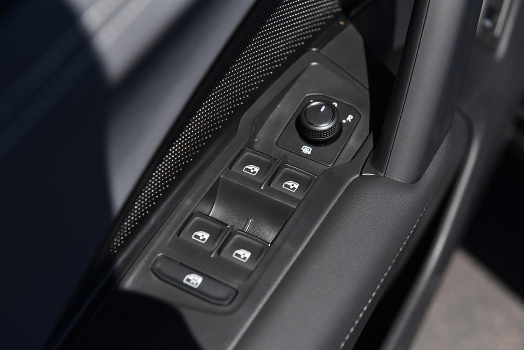 Volkswagen Tiguan Vehicle Full-screen Gallery Image 8