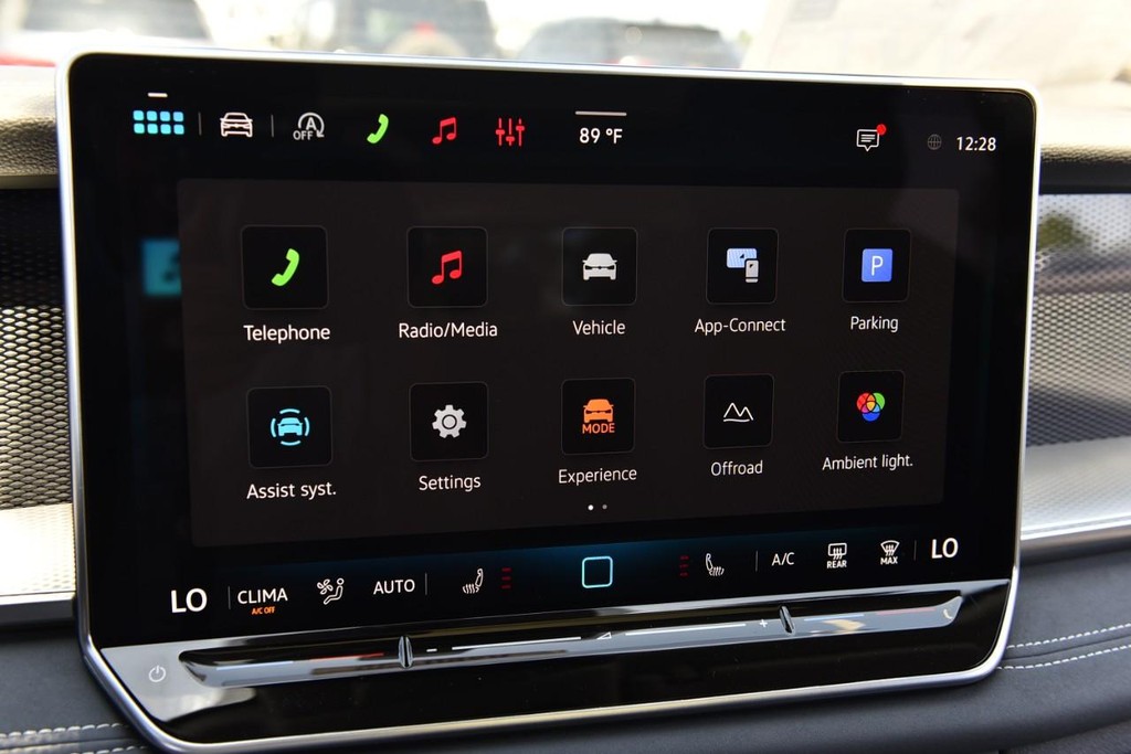 Volkswagen Tiguan Vehicle Full-screen Gallery Image 15
