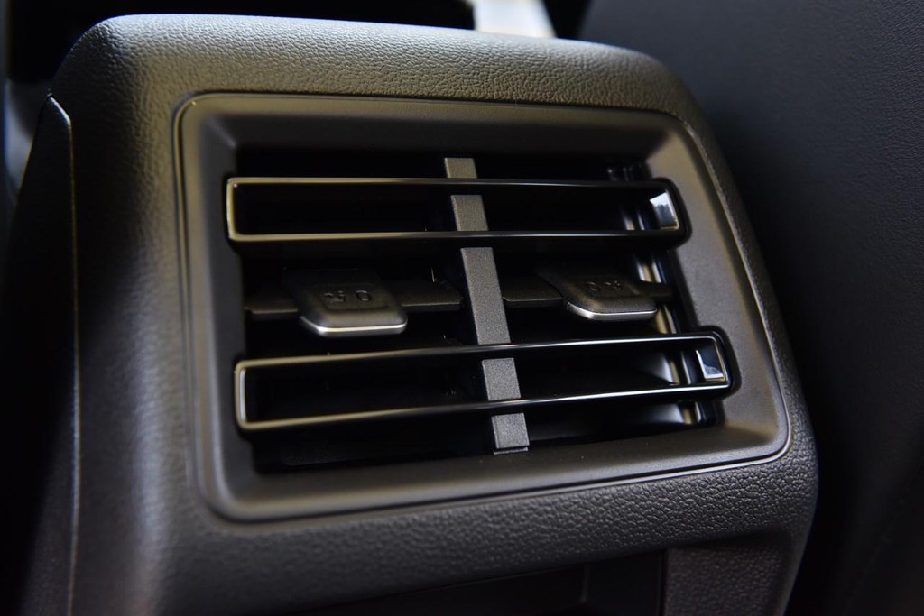 Volkswagen Tiguan Vehicle Full-screen Gallery Image 23
