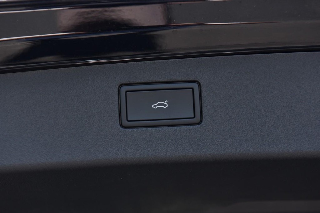 Volkswagen Tiguan Vehicle Full-screen Gallery Image 26
