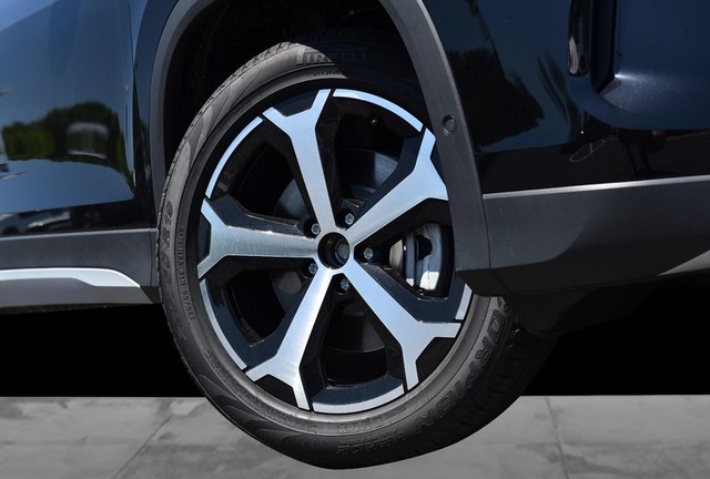 Volkswagen Tiguan Vehicle Image 03