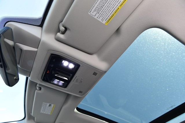 Volkswagen Tiguan Vehicle Image 21