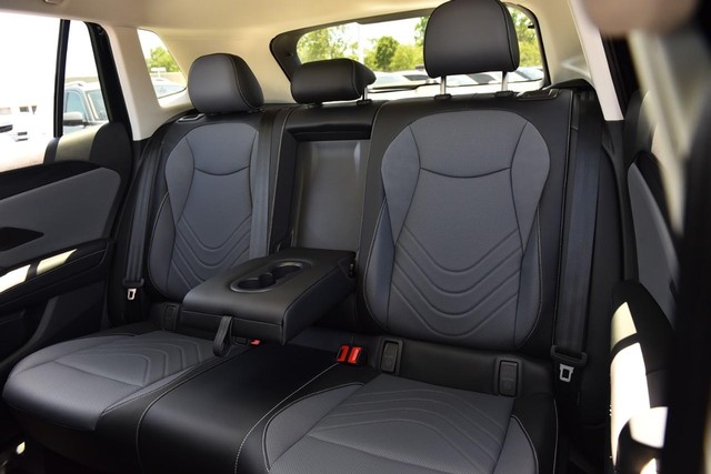 Volkswagen Tiguan Vehicle Image 22