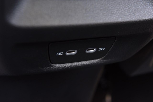 Volkswagen Tiguan Vehicle Image 24