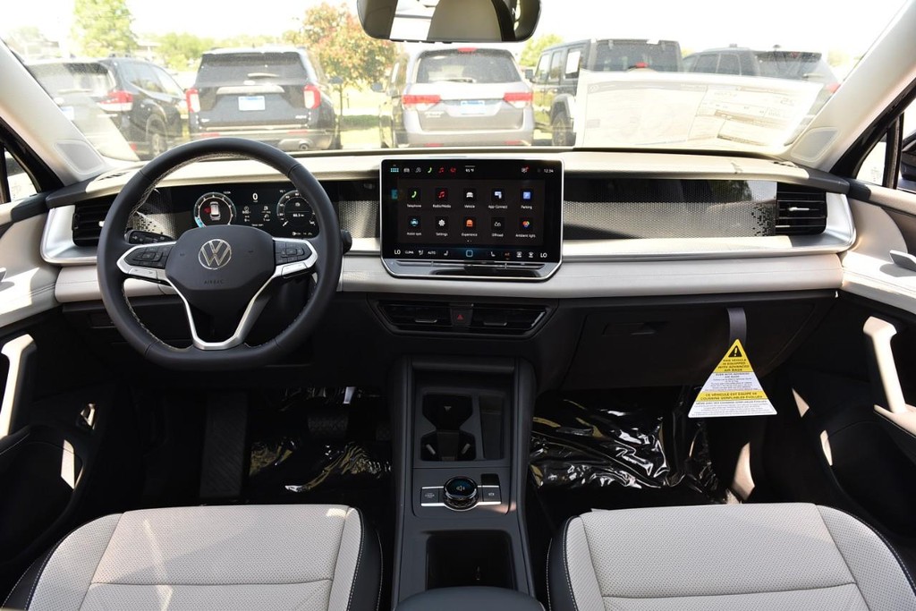 Volkswagen Tiguan Vehicle Full-screen Gallery Image 7