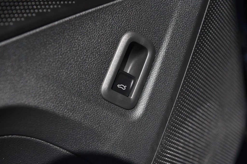 Volkswagen Tiguan Vehicle Full-screen Gallery Image 9