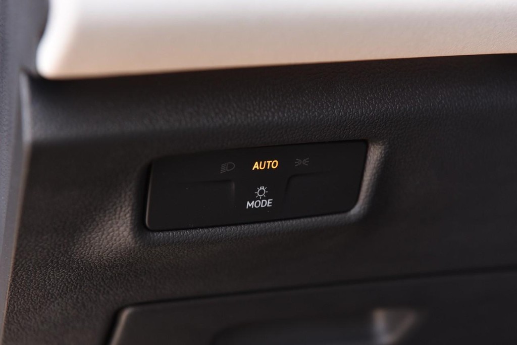 Volkswagen Tiguan Vehicle Full-screen Gallery Image 11