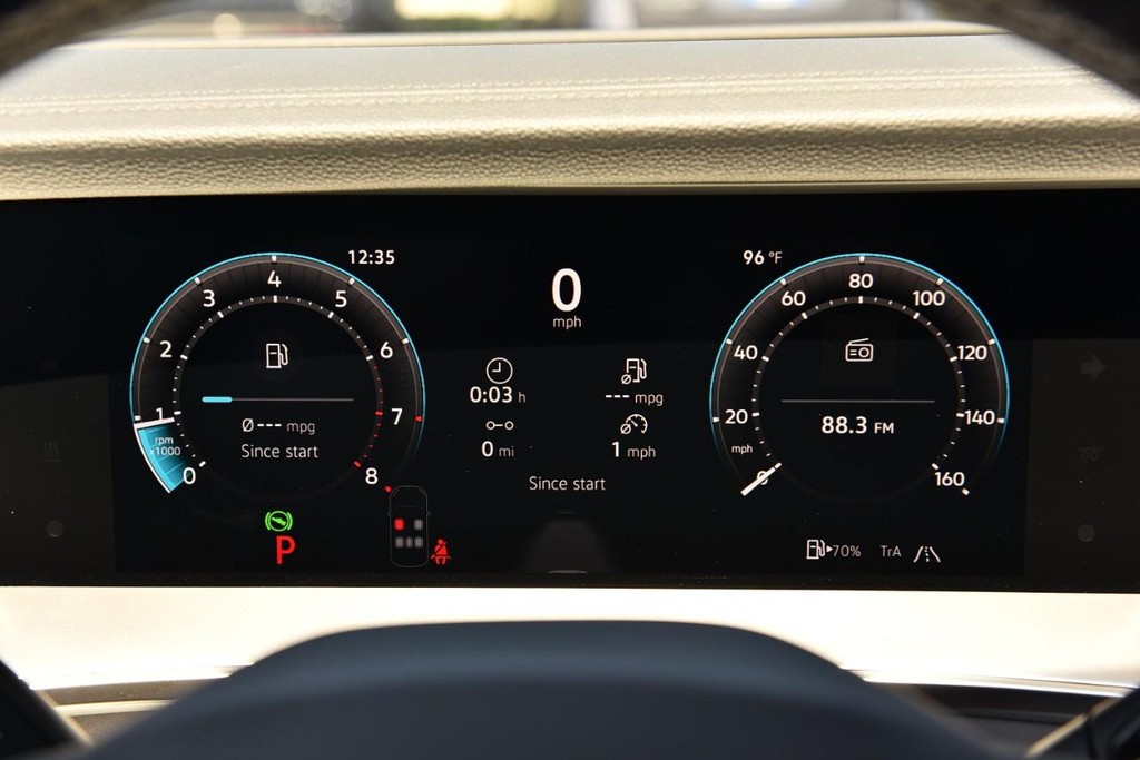 Volkswagen Tiguan Vehicle Full-screen Gallery Image 12
