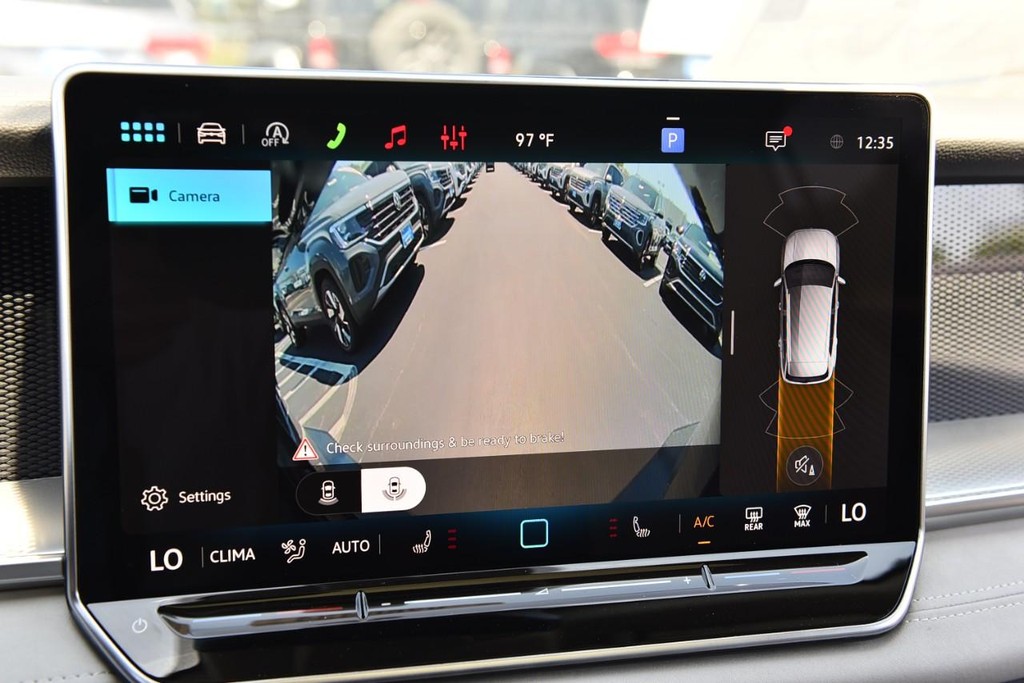 Volkswagen Tiguan Vehicle Full-screen Gallery Image 14