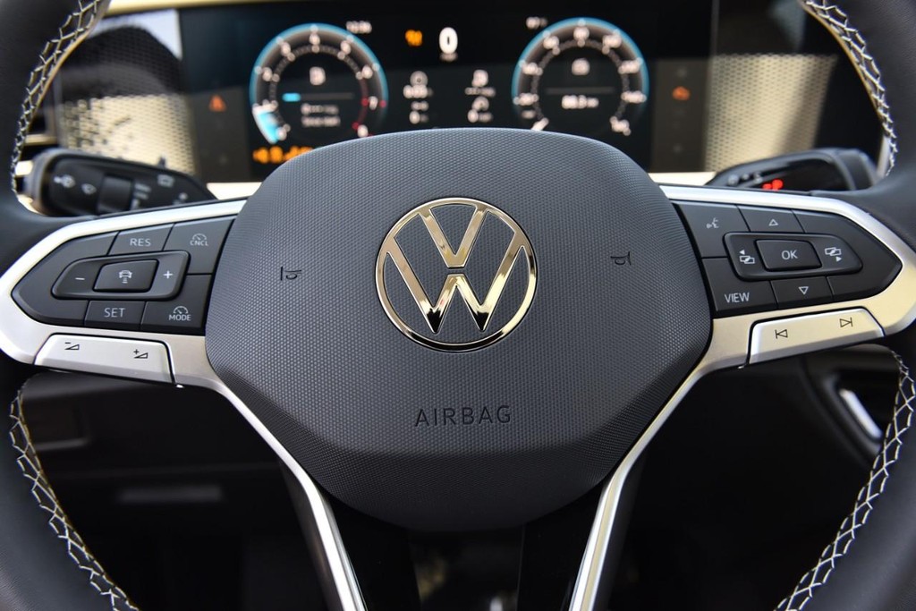 Volkswagen Tiguan Vehicle Full-screen Gallery Image 18