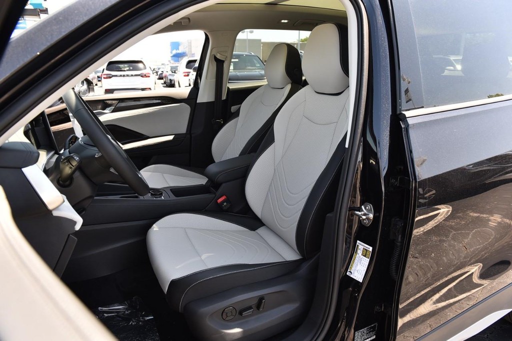 Volkswagen Tiguan Vehicle Full-screen Gallery Image 19