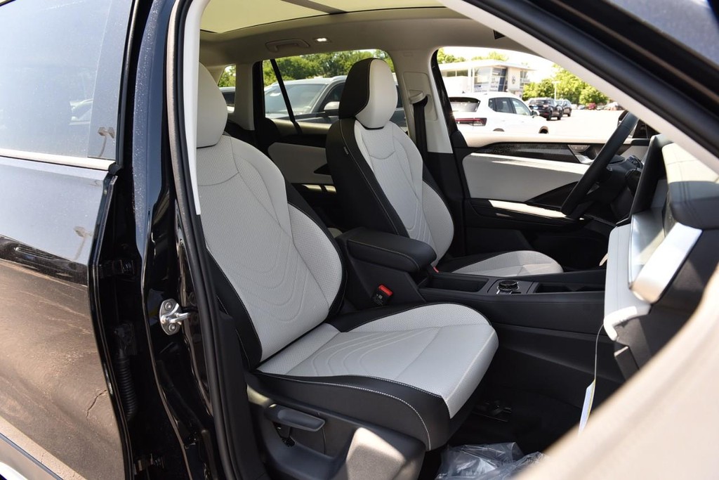 Volkswagen Tiguan Vehicle Full-screen Gallery Image 20