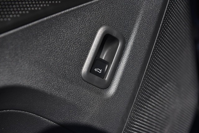 Volkswagen Tiguan Vehicle Image 09