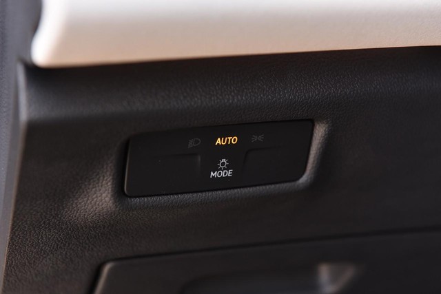 Volkswagen Tiguan Vehicle Image 11