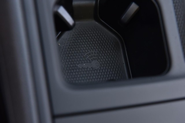 Volkswagen Tiguan Vehicle Image 16