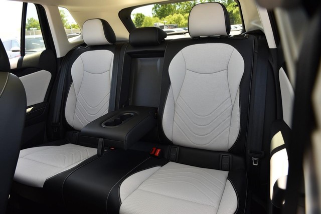 Volkswagen Tiguan Vehicle Image 22