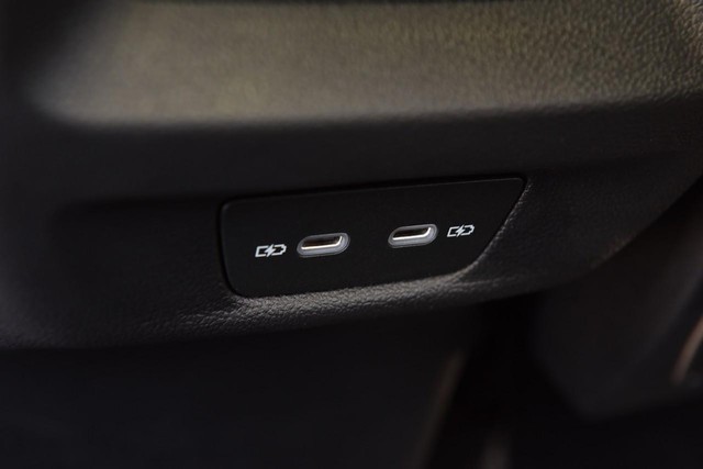 Volkswagen Tiguan Vehicle Image 24