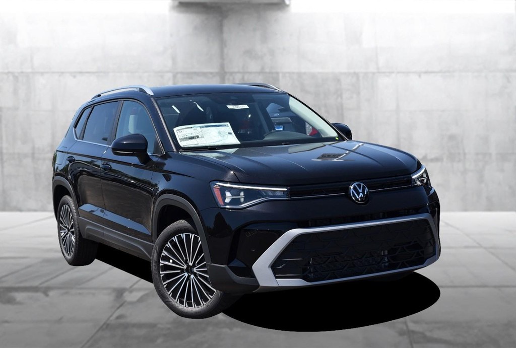 Volkswagen Taos Vehicle Full-screen Gallery Image 2