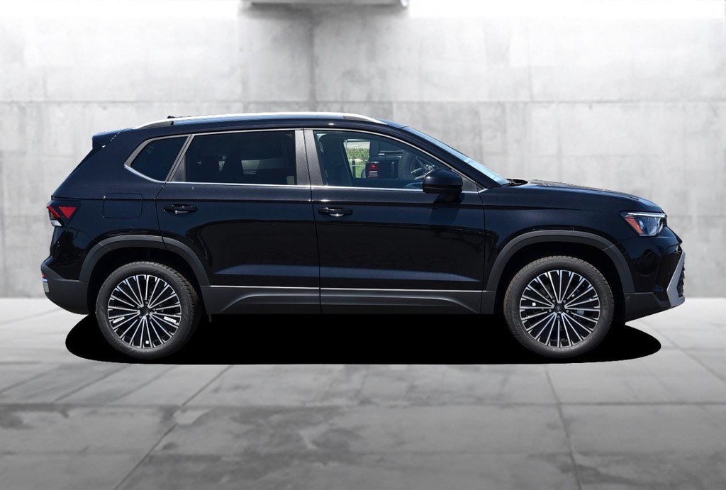 Volkswagen Taos Vehicle Full-screen Gallery Image 5