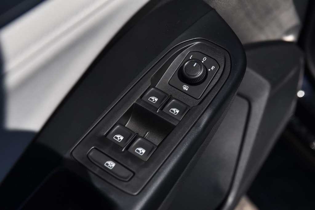 Volkswagen Taos Vehicle Full-screen Gallery Image 8