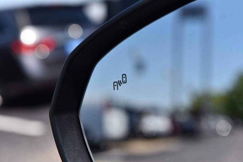 Volkswagen Taos Vehicle Full-screen Gallery Image 9