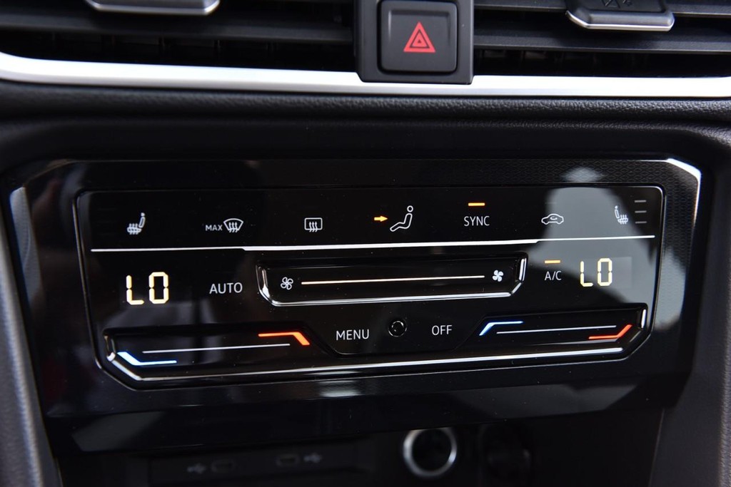 Volkswagen Taos Vehicle Full-screen Gallery Image 14