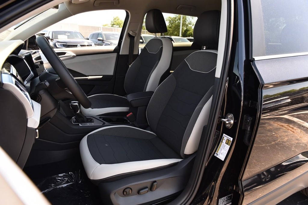 Volkswagen Taos Vehicle Full-screen Gallery Image 19