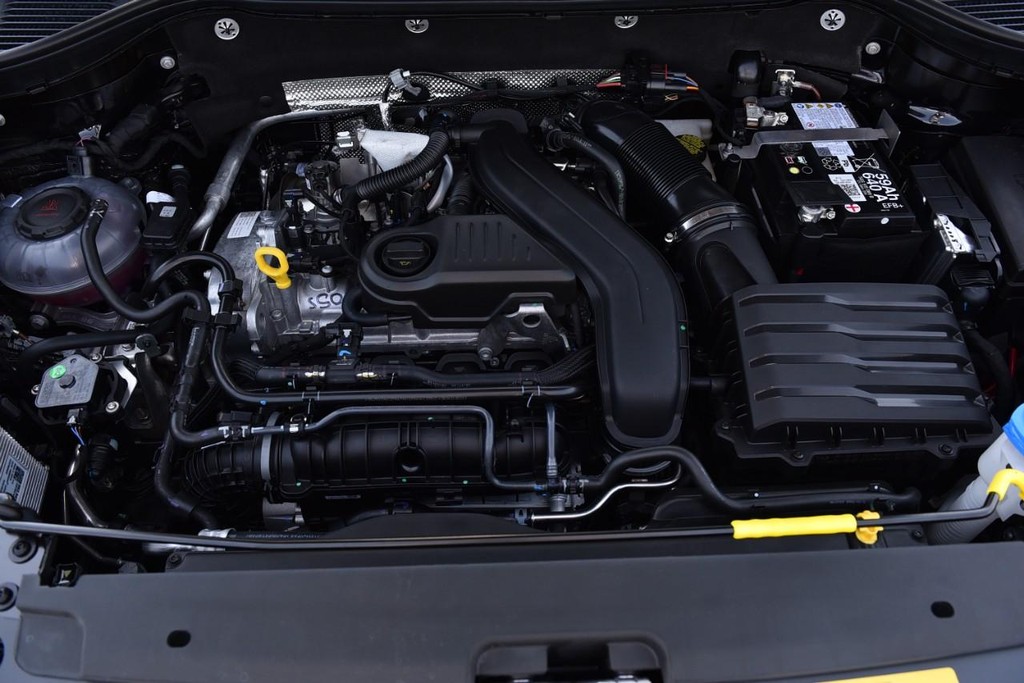 Volkswagen Taos Vehicle Full-screen Gallery Image 25
