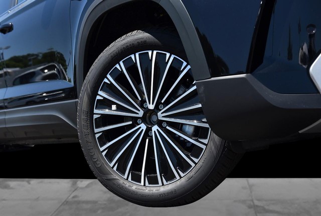 Volkswagen Taos Vehicle Image 03