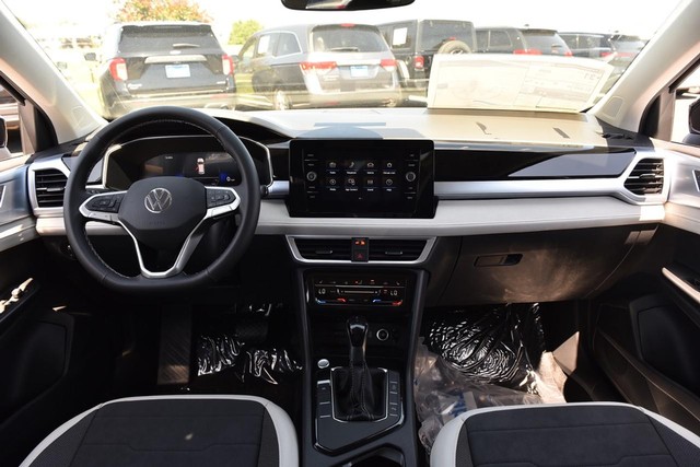 Volkswagen Taos Vehicle Image 07