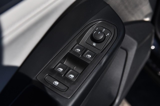 Volkswagen Taos Vehicle Image 08